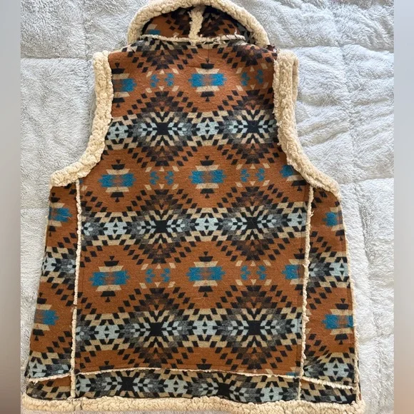 Cozy Patterned Vest with Sherpa Lining - Picture 2 of 2